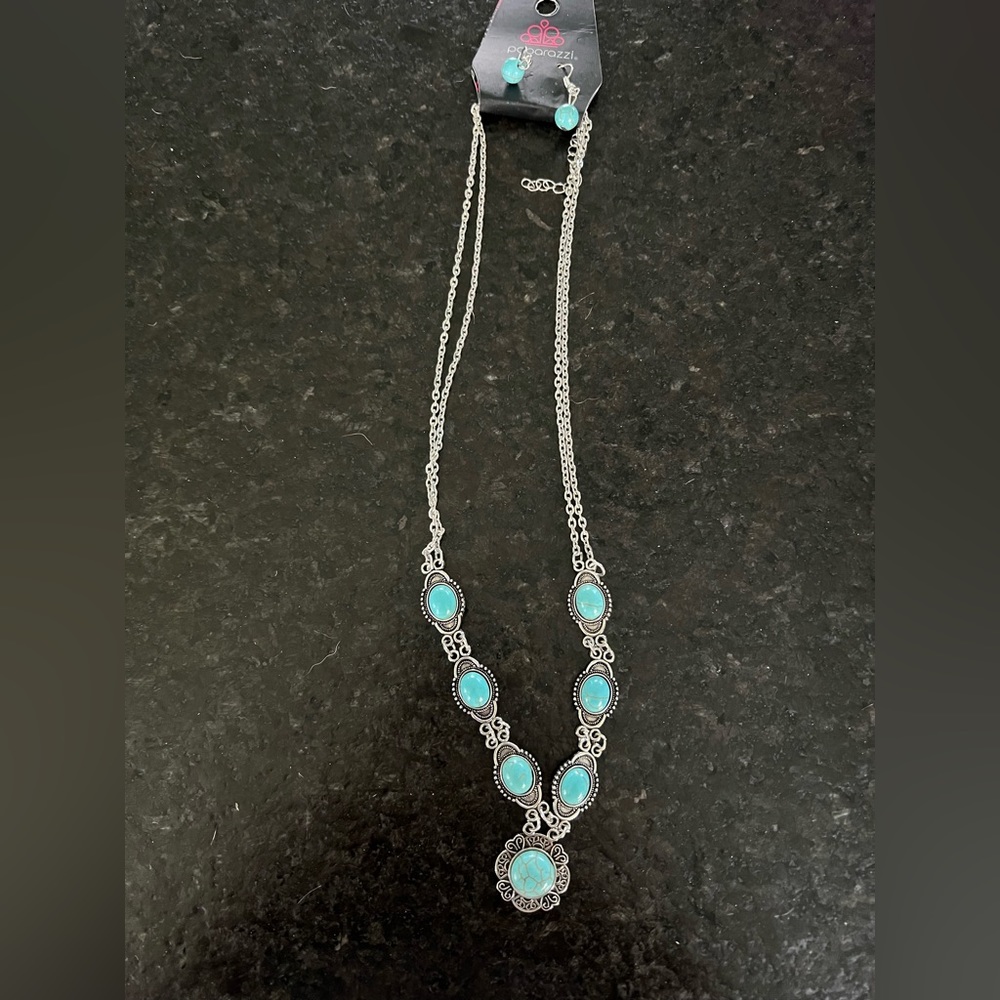 Necklace & earring set